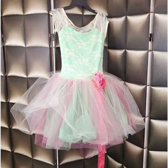 Dance costume  - Picture 1 of 6